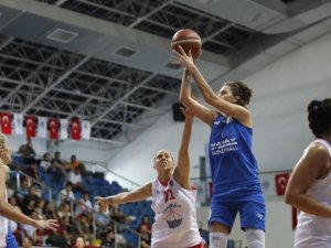 3. Özgecan Kadınlar Basketbol Turnuvası Başladı