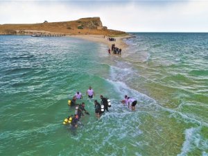 Çarpanak Adası’na Antik Yoldan Su Altı Yürüyüşü