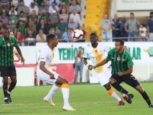İlk Yarıda Gol Yok Ama Kaçan Penaltı Var