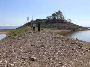 Sular Çekilince Adaya Yol Açıldı