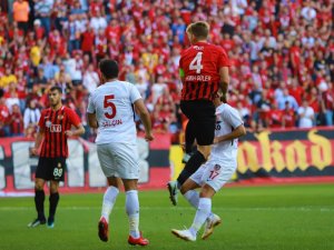 Eskişehirspor’un Gençleri Ağabeylerini Aratmıyor