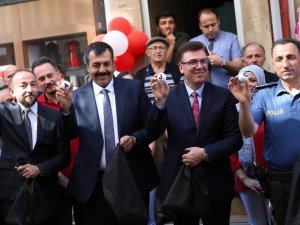 Araba Kazandığını Otobüste Yolculuk Ederken Öğrendi
