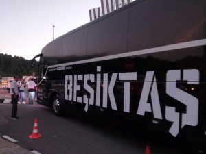 Beşiktaş Kafilesi Ülker Stadı’na Hareket Etti