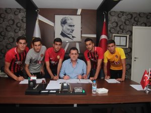Es Es’te 5 Genç Profesyonel Oldu