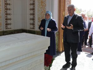 İmam Buhari Ve İmam Maturudi’nin Türbelerini Ziyaret Etti