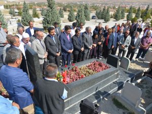 Neşet Ertaş Ölüm Yıl Dönümünde Kabri Başında Anıldı