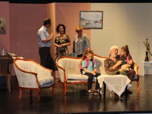 Kanserle Mücadele İçin Tiyatro Oyununda Bir Araya Geldiler