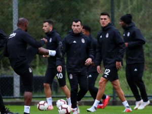 Beşiktaş, Sağanak Yağmur Altında Çalıştı