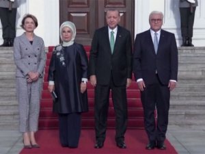 Erdoğan, Almanya’da Askeri Törenle Karşılandı