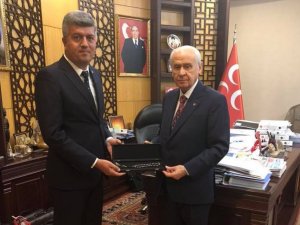 Bahçeli’ye El İşlemeli Özel Tespih