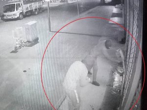 Benzin Döküp Yaktılar, Karşısına Geçip Fotoğrafını Çektiler