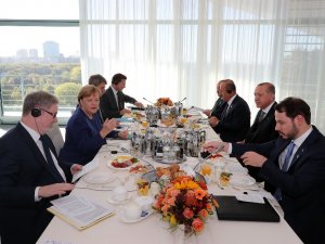 Erdoğan, Merkel’le Kahvaltıda Bir Araya Geldi