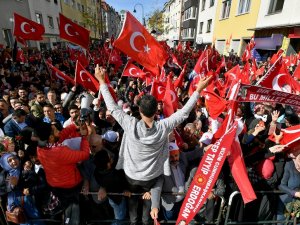 Avrupa’da Yaşan Türkler Köln’e Akın Etti