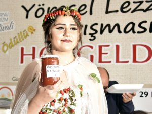 Kuşburnu Festivalinde Kuşburnulu Gelinlik İlgi Gördü