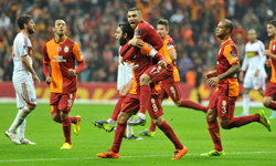 'Kırmızılı Gece'de Galatasaray güldü