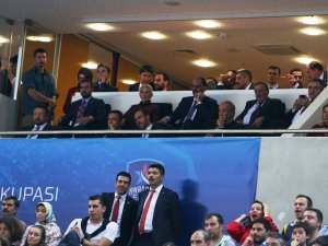 Bakan Soylu Ve Başkan Ali Koç Tribünde