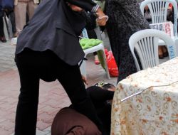 Chp'li Kadınlar 'Kadına Şiddeti' Skeçle Protesto Etti