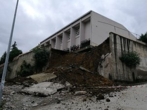 Ordu’da Bir Lisenin İstinat Duvarı Çöktü