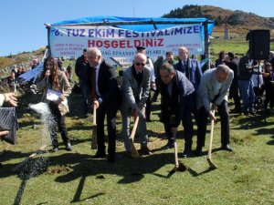 Unesco’ya Aday Efsaneyi Yaşatmak İçin Tuz Ektiler