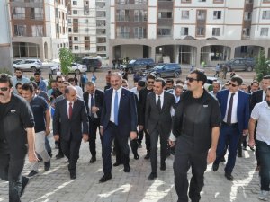 Terör Mağdurları İçin Yapılan Konutları İnceledi
