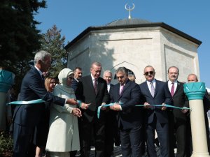 Macaristan’da Gül Baba Türbesini Açtı