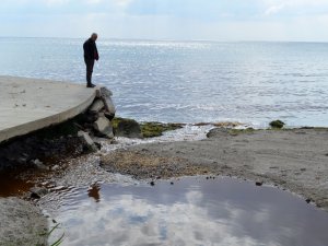Tekirdağ’da Dere Kızıla Döndü
