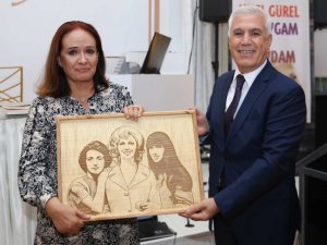 Müjde Ar Annesi Aysel Gürel’i Anlattı