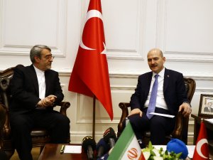 İranlı Mevkidaşıyla Görüştü