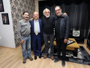 Cem Özer’in Film Setinde Ayağını Kırdı