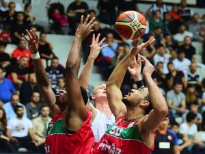 Beşiktaş Sompo Japan: 61 - Pınar Karşıyaka: 57
