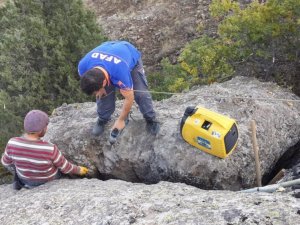 Kayanın Arasına Sıkışan Yavru Keçi 2 Saatlik Operasyonla Kurtarıldı