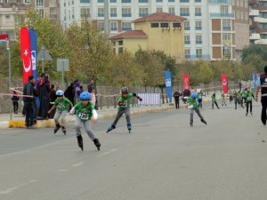 Paten Yarışı Renkli Görüntülere Sahne Oldu