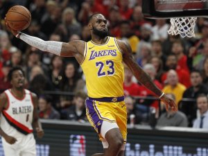 Lakers’a Lebron Da Yetmedi