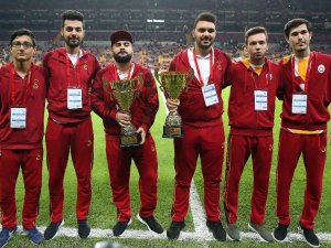 Galatasaray Espor Zula Takımı Kupalarını Tanıttı