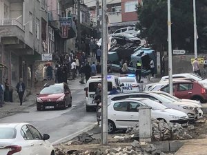 Trabzon’da Yokuş Aşağıya Giderken Freni Boşalan Vinç Yola Devrildi, Kaza Ucuz Atlatıldı
