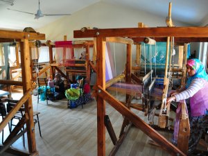 İlmek İlmek Dokunan Bezler Avrupa’ya İhraç Ediliyor