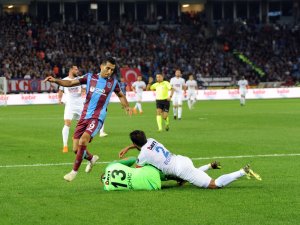İlk Yarı Sessiz Bitti