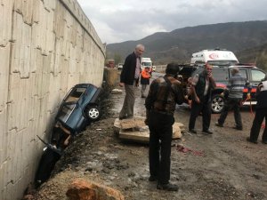 Fren Yerine Gaza Basınca Duvara Çarptı: 2 Yaralı