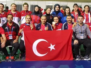 Kadın Güreş Milli Takımı Tarih Yazmaya Devam Ediyor