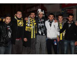 Dev Derbi Öncesi Çarşı Gurubu Ve Genç Fenerbahçeliler Bir Araya Geldi