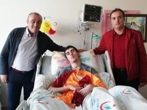 Albayrak’tan Trafik Kazası Geçiren Gence Forma Jesti