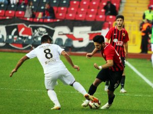 Es Es Evinde 1-0’la Güldü