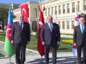 Azerbaycan Ve Gürcistanlı Mevkidaşlarıyla Bir Araya Geldi