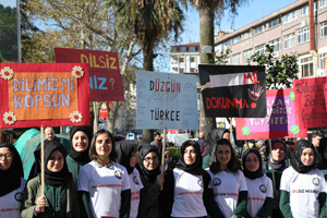 Türkçe’ye Karıştırılan Yabancı Kelimeler Rize’de Protesto Edildi