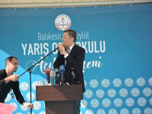 Bakan Selçuk’tan Öğrencilere Islıklı Cevap