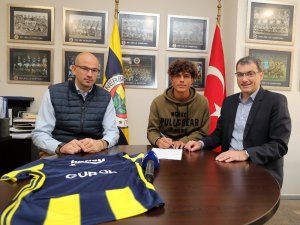 15 Yaşındaki Oyuncuya Profesyonel Sözleşme