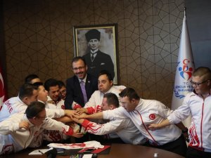 Bakan Down Sendromlular Futsal Milli Takımı İle Buluştu