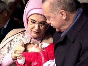 Erdoğan Çiftinin Bebek Sevgisi