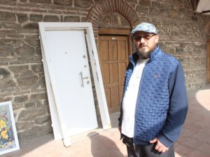 Tarihi Pirinçhan’daki Beyaz Çelik Kapıya Klip Çekti