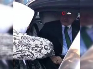Cumhurbaşkanı Aracını Durdurup Vatandaşlarla Sohbet Etti